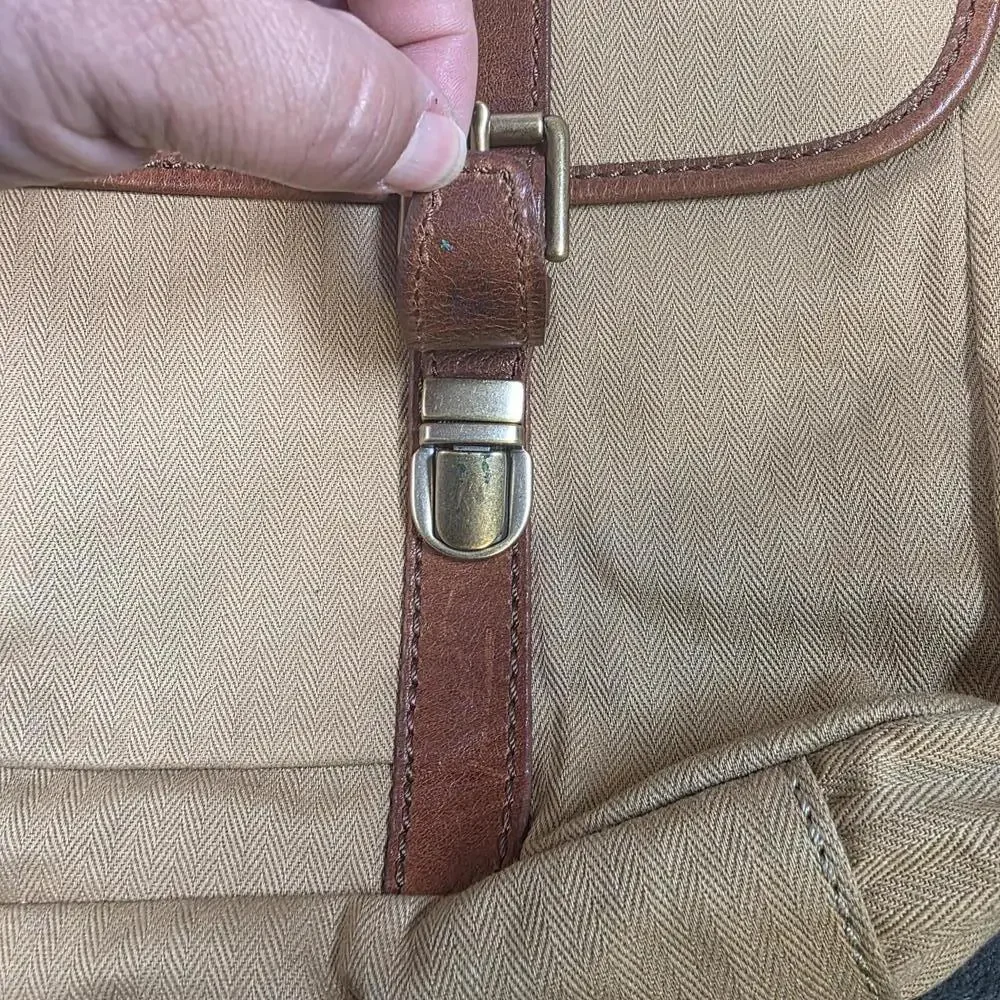 Fossil Canyon Beige Messenger Bag With Leather Detailing And Adjustable Strap